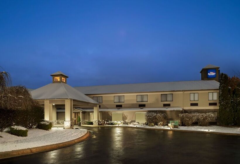 בית מלון כפרי Baymont By Wyndham Belleville Airport Area Free Airport Shuttle