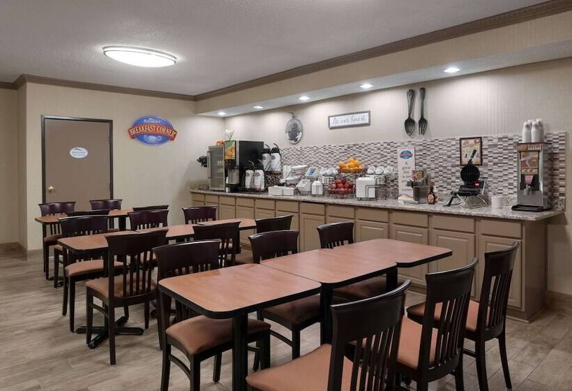 בית מלון כפרי Baymont By Wyndham Belleville Airport Area Free Airport Shuttle