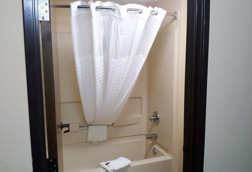 בית מלון כפרי Baymont By Wyndham Belleville Airport Area Free Airport Shuttle