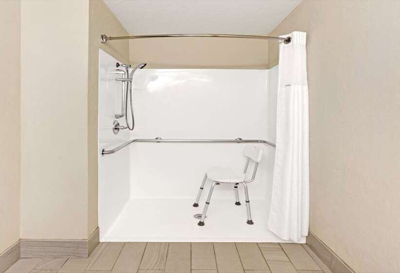 فندق Quality Inn