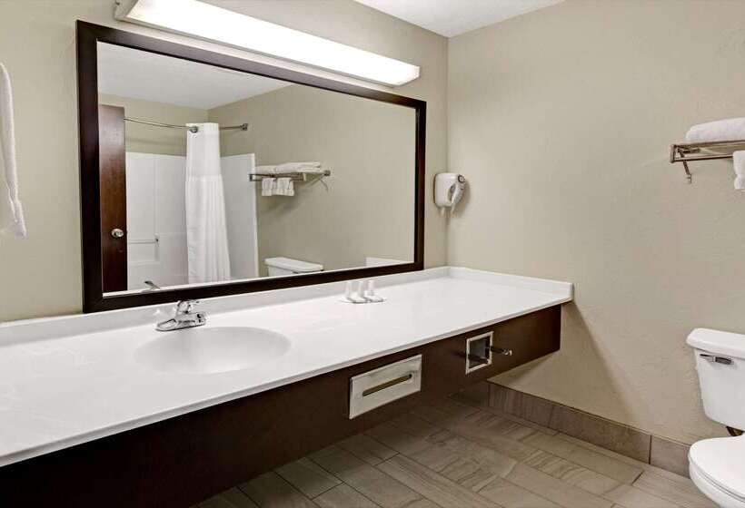 فندق Quality Inn