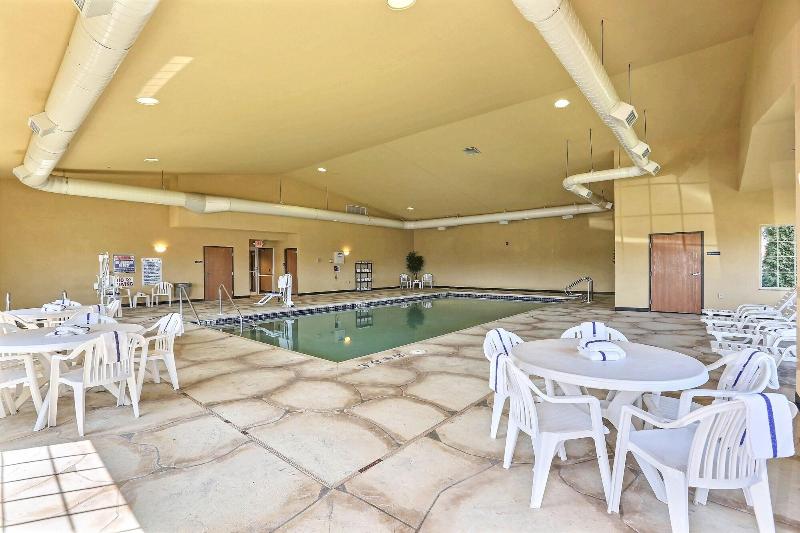Boarders Inn & Suites By Cobblestone Hotels   Shawano