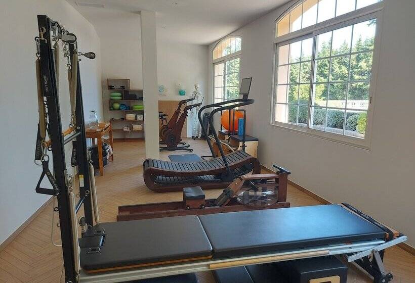 호텔 Hôtel Golf & Spa Château De La Bégude The Originals Collection