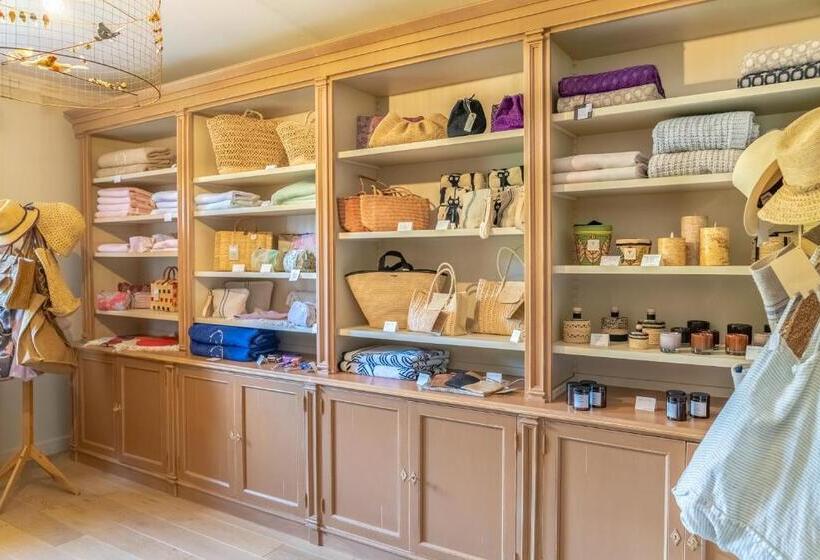 فندق Château De Valmer