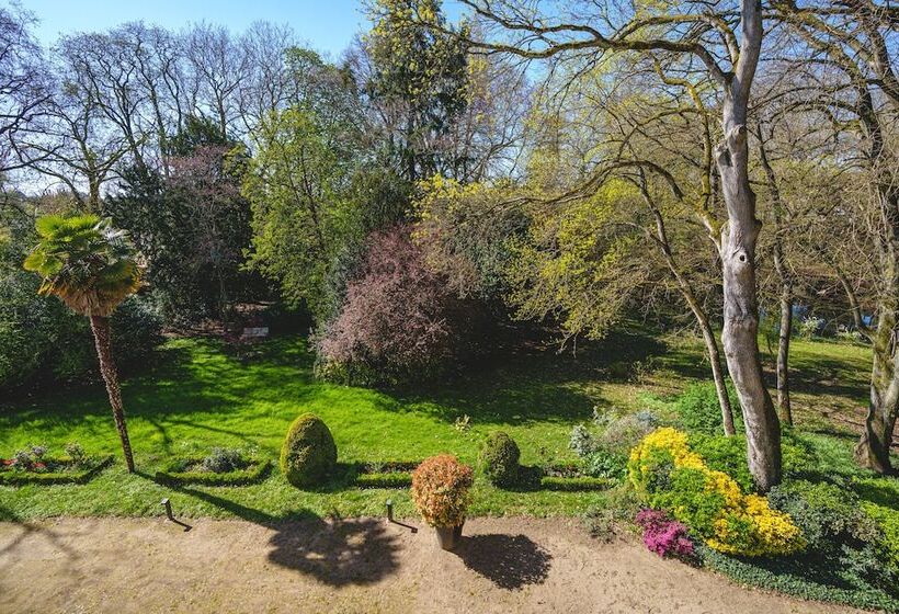 هتل Château La Comtesse De Loire & Spa