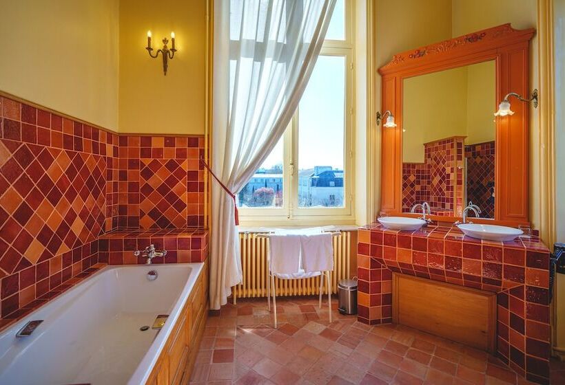 هتل Château La Comtesse De Loire & Spa