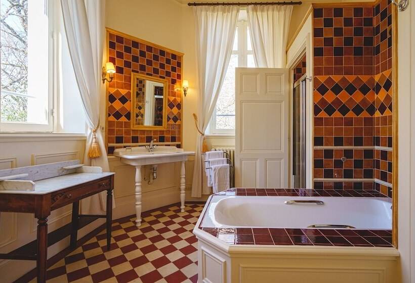 هتل Château La Comtesse De Loire & Spa