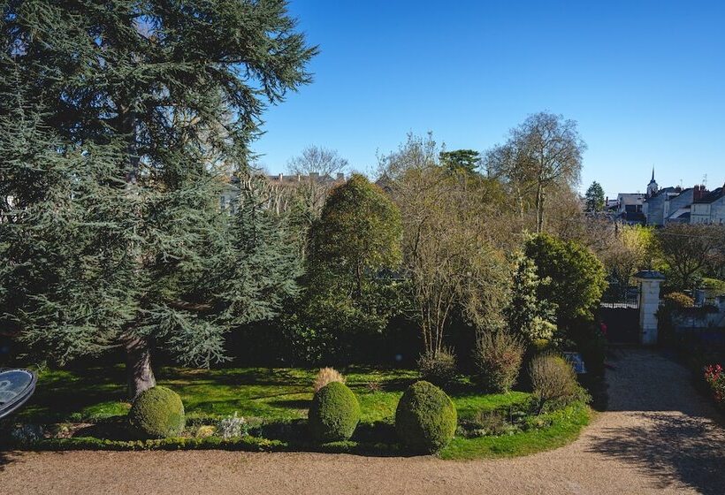 هتل Château La Comtesse De Loire & Spa