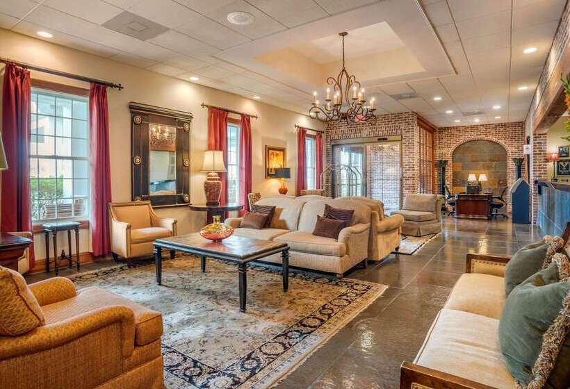 فندق Clarion Inn Conference Center