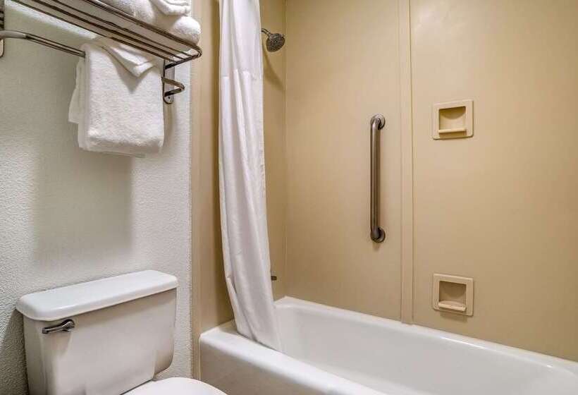 فندق Clarion Inn Conference Center