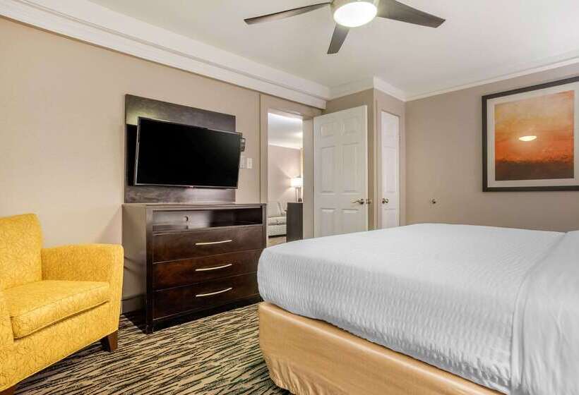 فندق Clarion Inn Conference Center