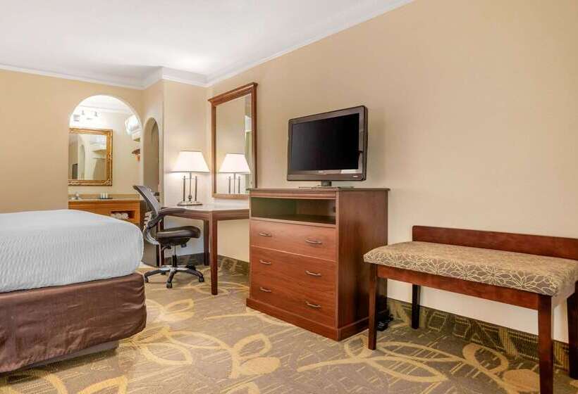 فندق Clarion Inn Conference Center