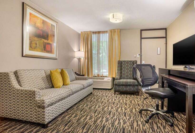 فندق Clarion Inn Conference Center