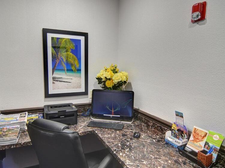 هتل Spark By Hilton Galveston