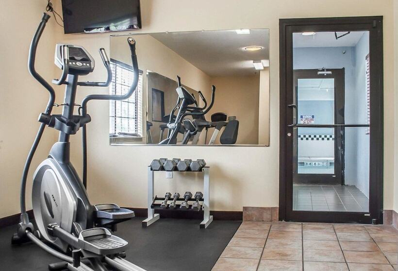 Отель Comfort Inn & Suites