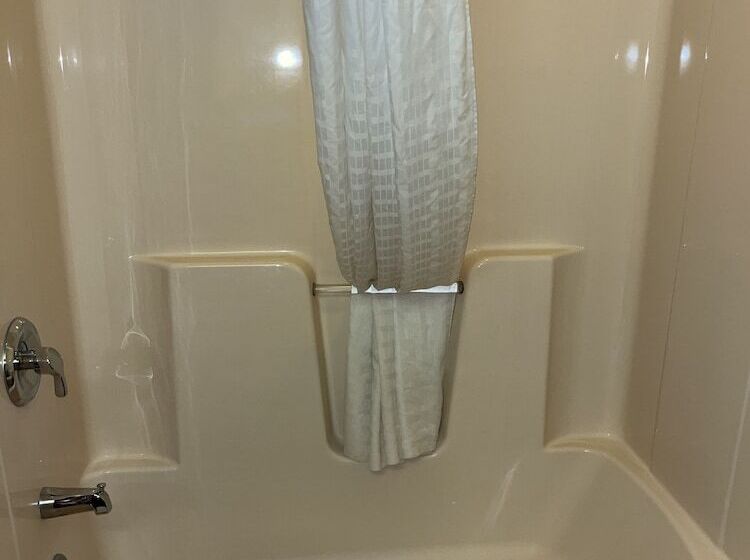 Отель Comfort Inn & Suites