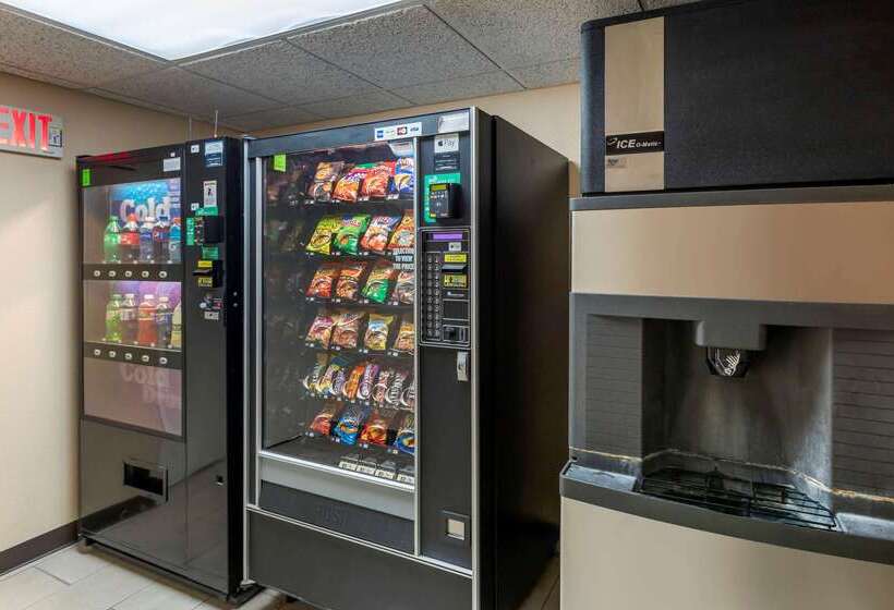 فندق Comfort Inn & Suites Jackson   West Bend