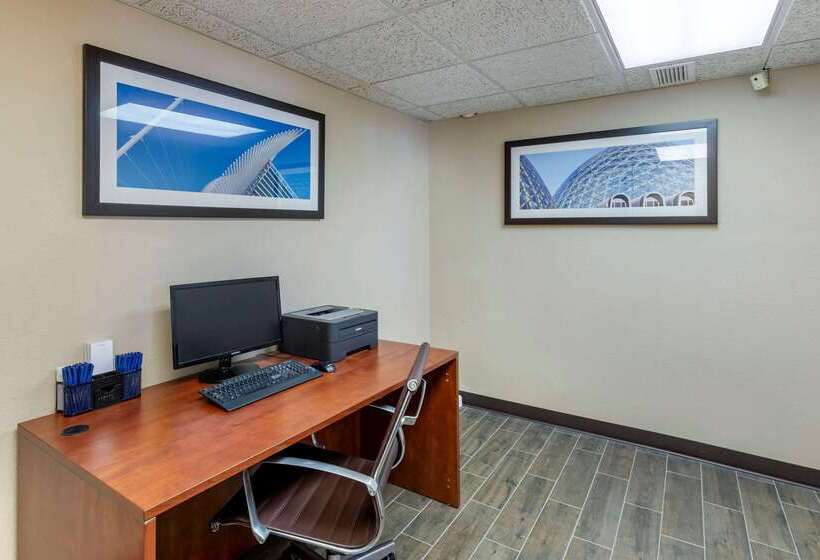 فندق Comfort Inn & Suites Jackson   West Bend