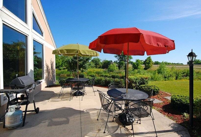 فندق Comfort Inn & Suites Jackson   West Bend