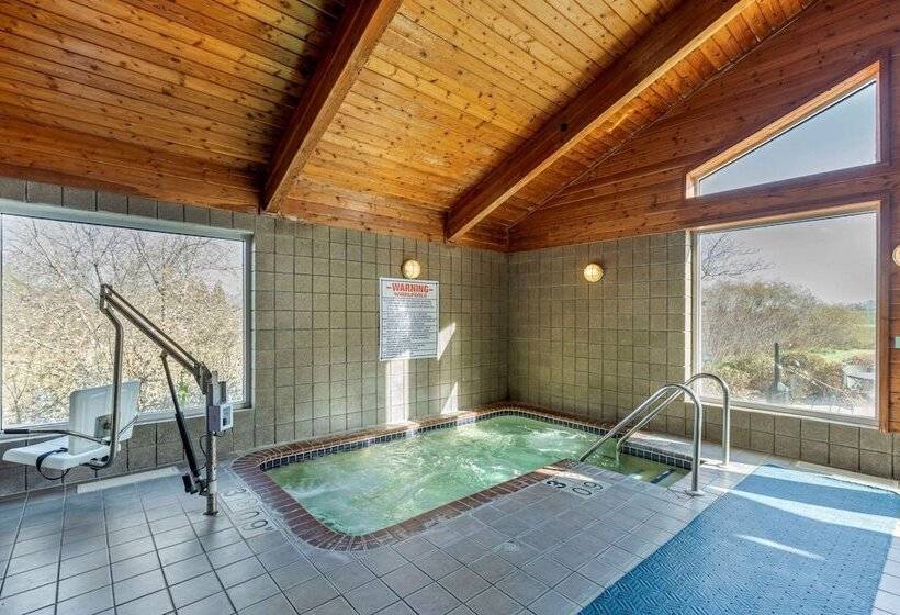 ホテル Comfort Inn & Suites Jackson   West Bend