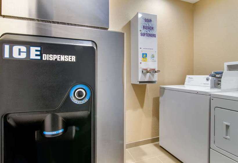 فندق Comfort Inn & Suites Kansas City   Northeast