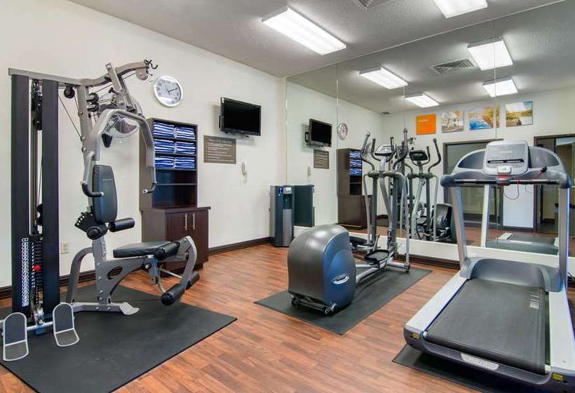 فندق Comfort Inn & Suites Kansas City   Northeast