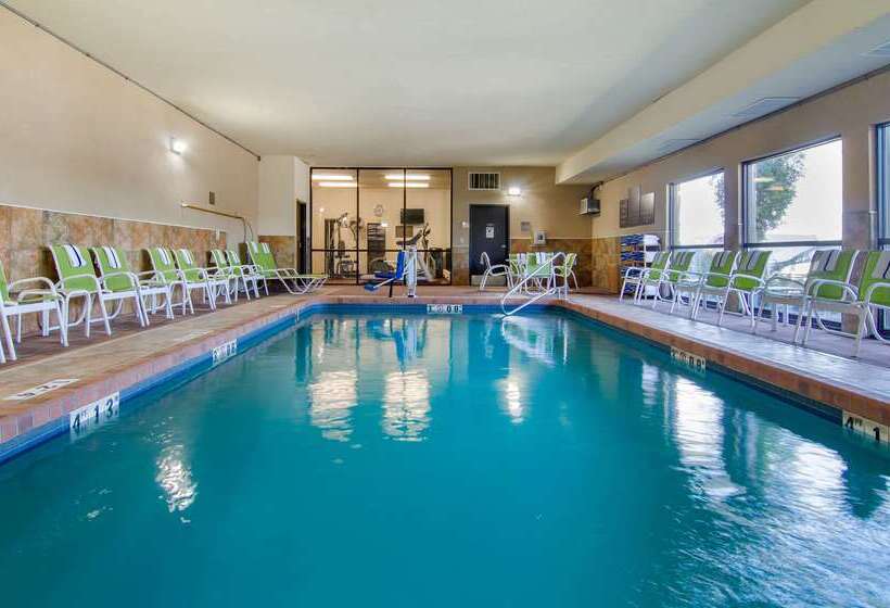 فندق Comfort Inn & Suites Kansas City   Northeast