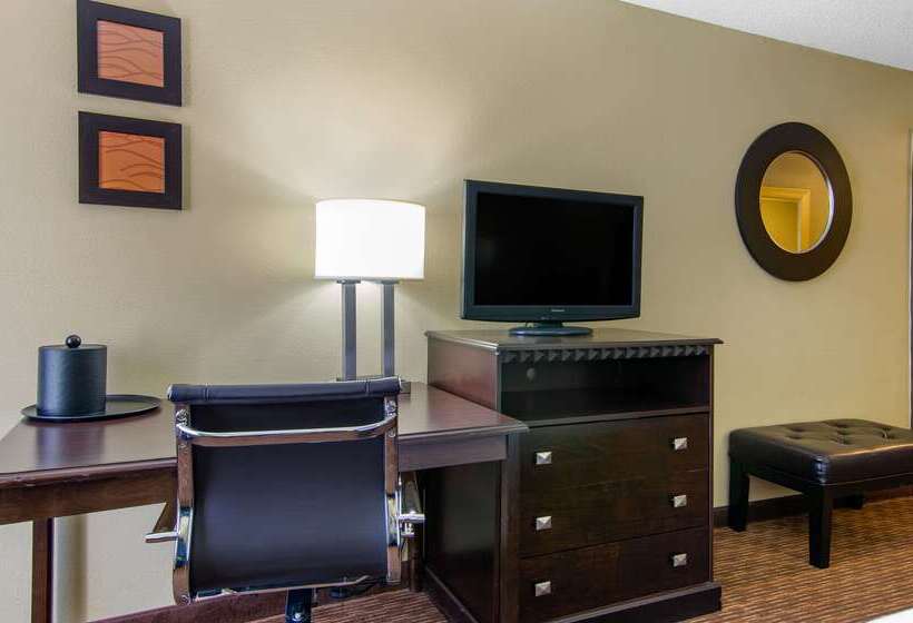 فندق Comfort Inn & Suites Kansas City   Northeast