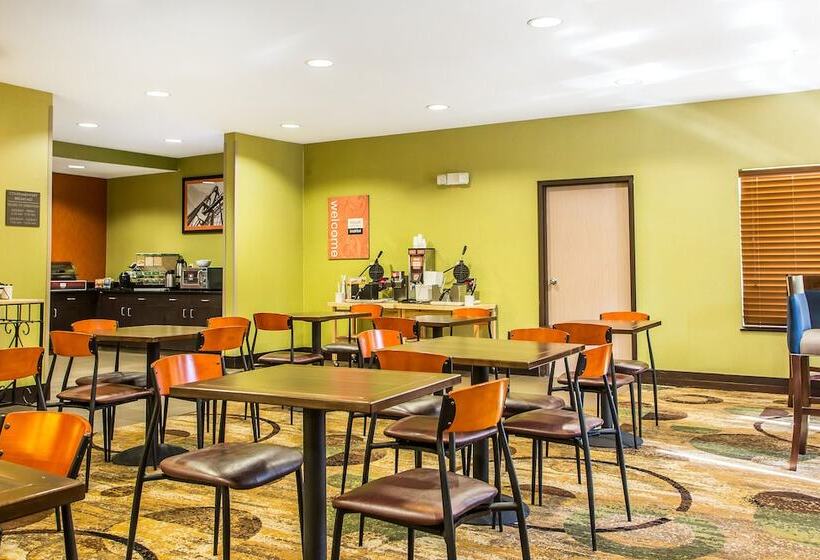 فندق Comfort Inn & Suites Kansas City   Northeast