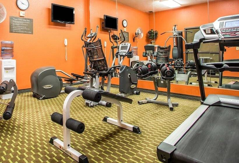 فندق Comfort Inn & Suites Kansas City   Northeast