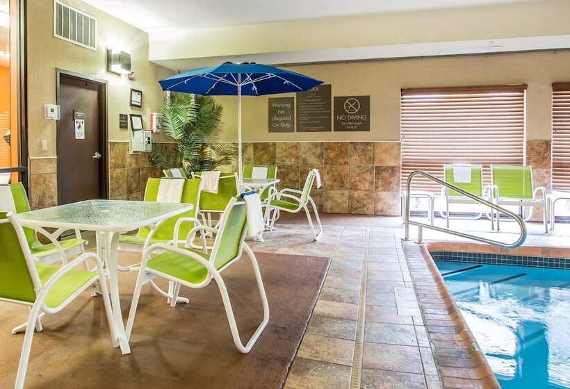 فندق Comfort Inn & Suites Kansas City   Northeast