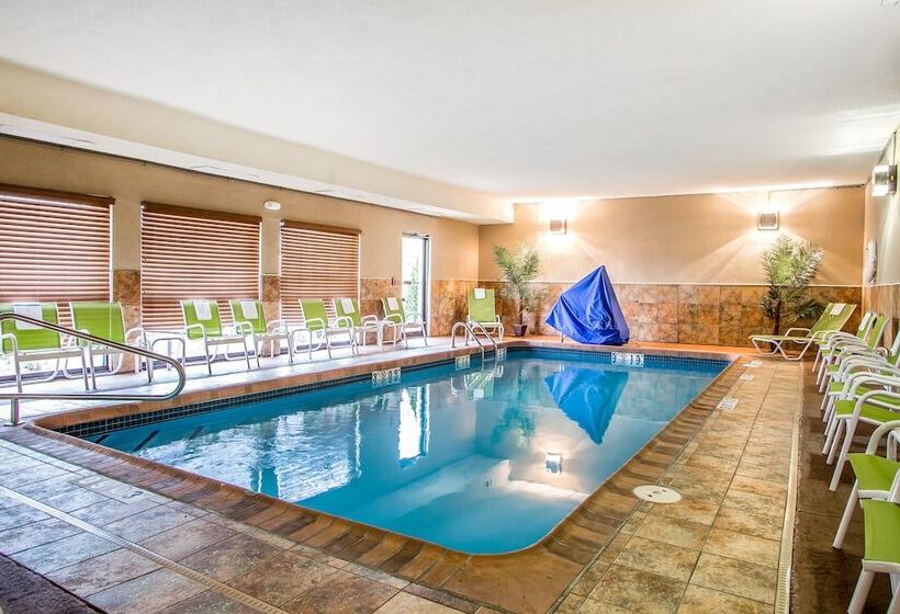 فندق Comfort Inn & Suites Kansas City   Northeast