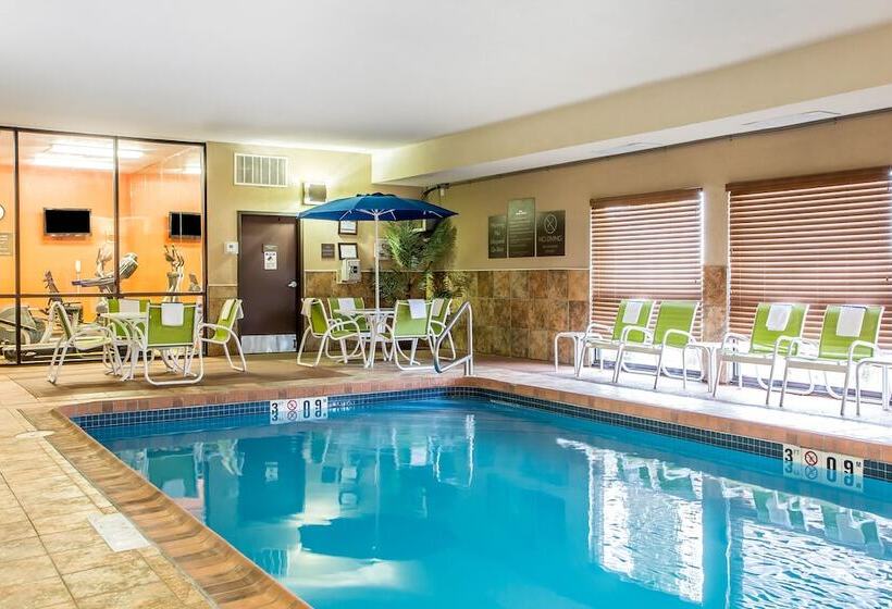 فندق Comfort Inn & Suites Kansas City   Northeast