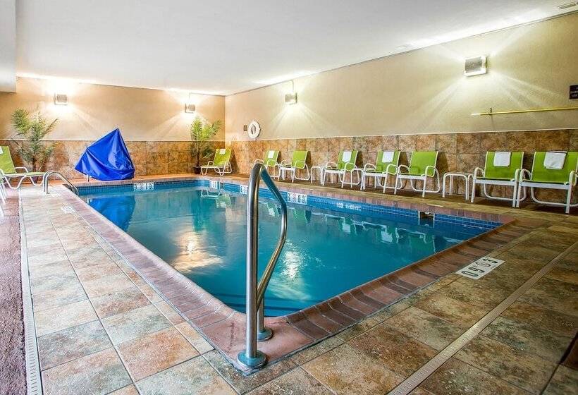 فندق Comfort Inn & Suites Kansas City   Northeast