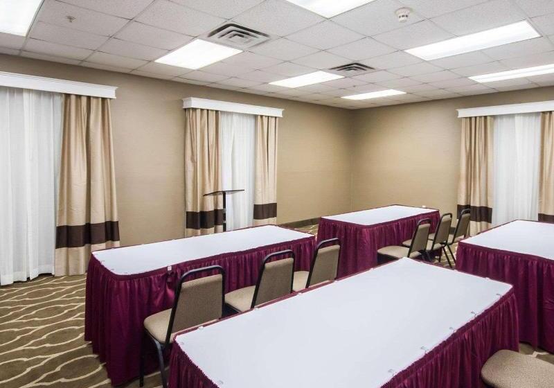 호텔 Comfort Inn & Suites