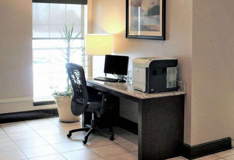 فندق Comfort Inn & Suites St Louis   Chesterfield