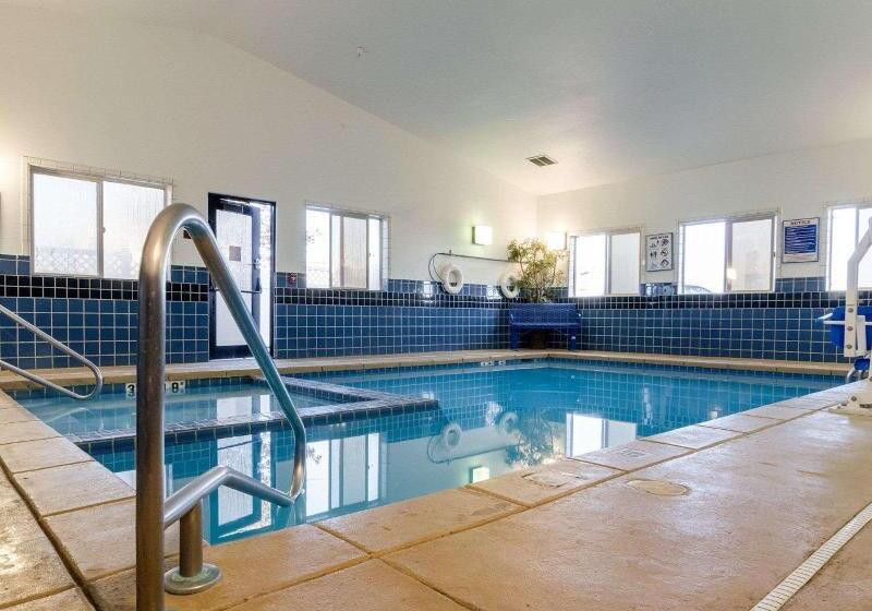 בית מלון כפרי Comfort Inn Garden City