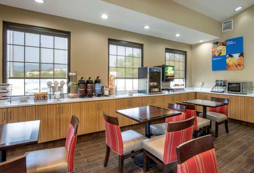 فندق Comfort Inn Near Downtown & Blue Ridge Pkwy