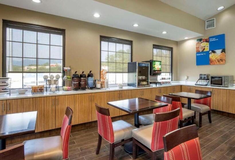 فندق Comfort Inn Near Downtown & Blue Ridge Pkwy