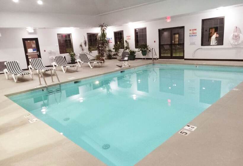 فندق Comfort Inn Near Downtown & Blue Ridge Pkwy