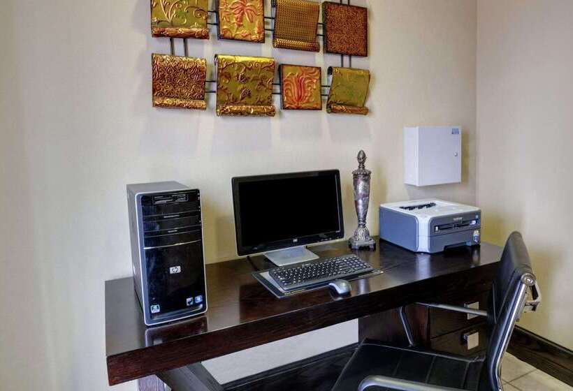 호텔 Comfort Inn & Suites