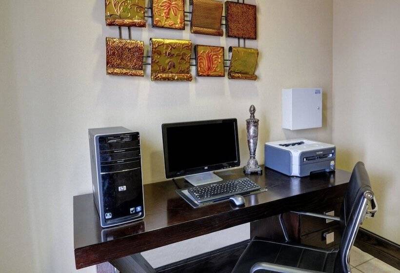 호텔 Comfort Inn & Suites