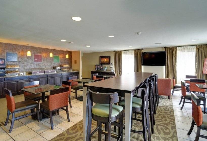 호텔 Comfort Inn & Suites