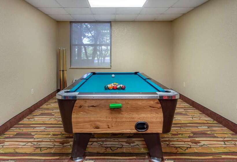 فندق Comfort Inn & Suites Branson Meadows