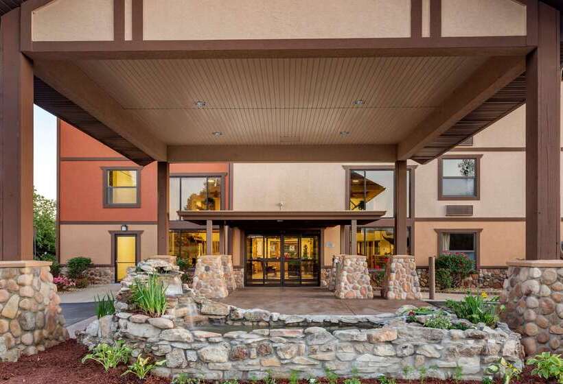 فندق Comfort Inn & Suites Branson Meadows