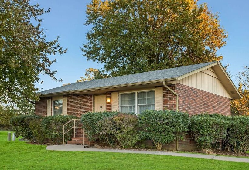 فندق Comfort Inn & Suites Branson Meadows