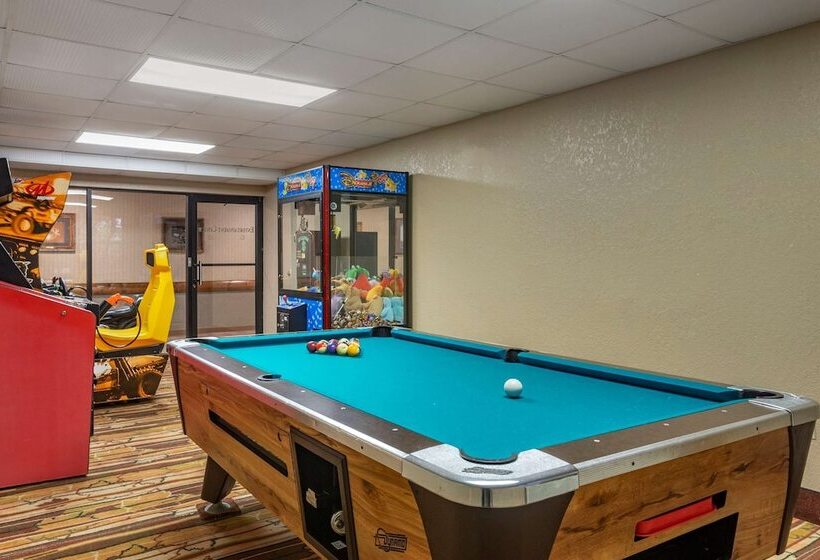 فندق Comfort Inn & Suites Branson Meadows