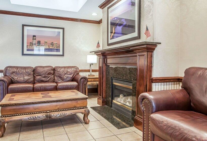 فندق Comfort Inn & Suites Carneys Point