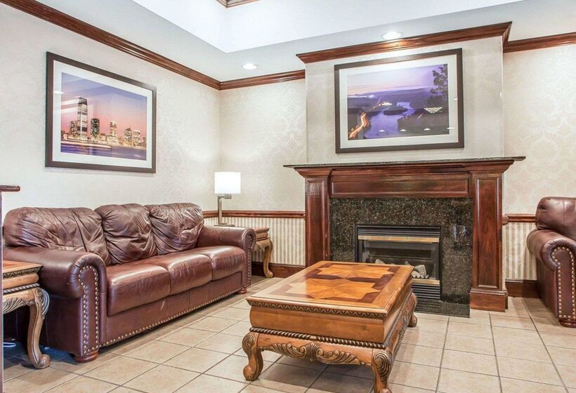 هتل Comfort Inn & Suites Carneys Point