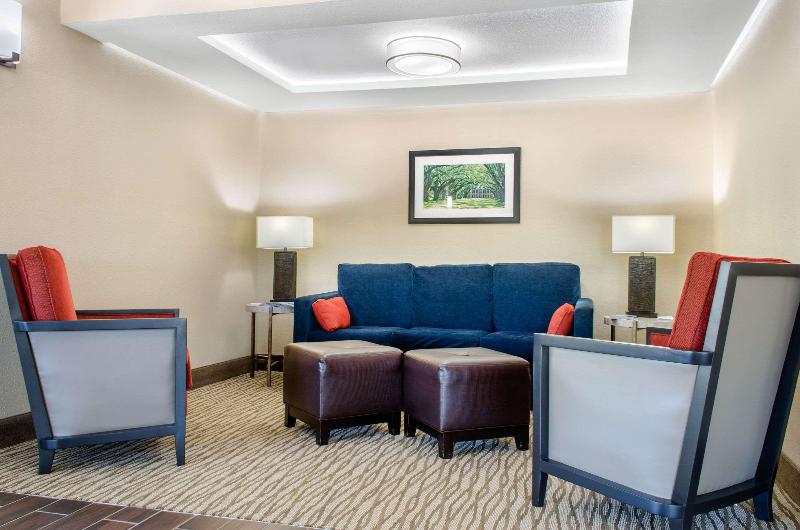 בית מלון כפרי Comfort Inn & Suites Covington   Mandeville